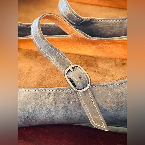 Taos Z3766* Woman's Blue Metallic  Mary Jane Walking Shoes Size 8-8.5 US / 39 - Picture 5 of 14